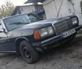 Зеленый Мерседес 200, объемом двигателя 2 л и пробегом 421 тыс. км за 2207 $, фото 1 на Automoto.ua