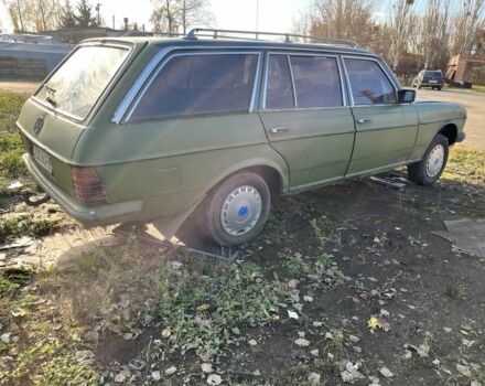 Зеленый Мерседес 200, объемом двигателя 2 л и пробегом 575 тыс. км за 473 $, фото 2 на Automoto.ua