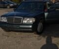 Зелений Мерседес 200, об'ємом двигуна 2 л та пробігом 304 тис. км за 2476 $, фото 1 на Automoto.ua