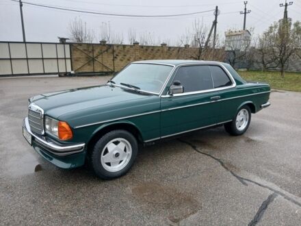Зеленый Мерседес 200, объемом двигателя 2.2 л и пробегом 300 тыс. км за 28500 $, фото 1 на Automoto.ua