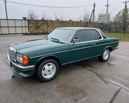 Зеленый Мерседес 200, объемом двигателя 2.2 л и пробегом 300 тыс. км за 28500 $, фото 1 на Automoto.ua