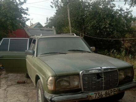 Мерседес 200 1979 в Краматорске на Automoto.ua Зеленый Мерседес 200, объемом двигателя 0 л и пробегом 475 тыс. км за 605 $, фото 1 на Automoto.ua