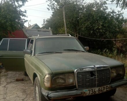 Зеленый Мерседес 200, объемом двигателя 0 л и пробегом 475 тыс. км за 605 $, фото 1 на Automoto.ua