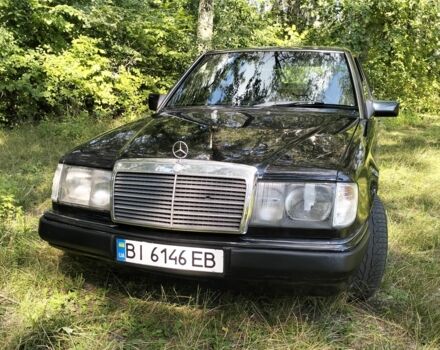 Зеленый Мерседес 200, объемом двигателя 2 л и пробегом 300 тыс. км за 2400 $, фото 1 на Automoto.ua