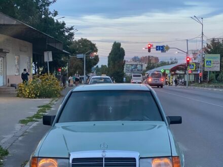 Зеленый Мерседес 200, объемом двигателя 2 л и пробегом 388 тыс. км за 2308 $, фото 1 на Automoto.ua