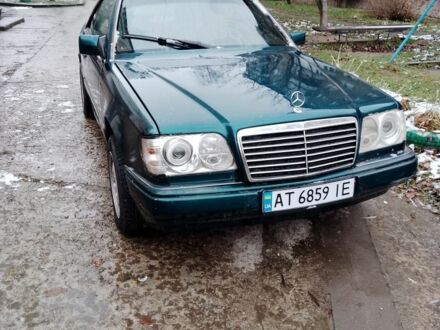 Мерседес 200 1995 в Ивано-Франковске на Automoto.ua Зеленый Мерседес 200, объемом двигателя 2 л и пробегом 200 тыс. км за 3200 $, фото 1 на Automoto.ua