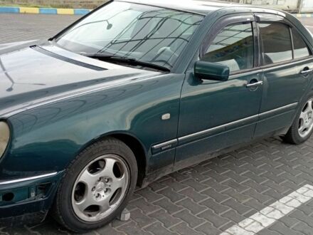 Зелений Мерседес 200, об'ємом двигуна 0 л та пробігом 459 тис. км за 2500 $, фото 1 на Automoto.ua