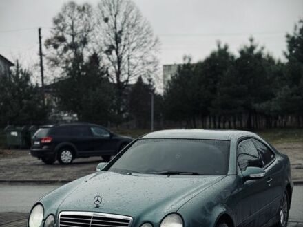 Зелений Мерседес 200, об'ємом двигуна 2 л та пробігом 250 тис. км за 3400 $, фото 1 на Automoto.ua
