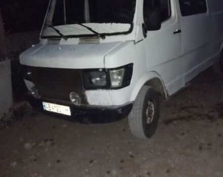 Белый Мерседес 220, объемом двигателя 2.3 л и пробегом 600 тыс. км за 2200 $, фото 2 на Automoto.ua