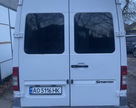 Білий Мерседес 220, об'ємом двигуна 2.1 л та пробігом 500 тис. км за 9200 $, фото 2 на Automoto.ua