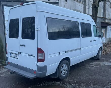 Білий Мерседес 220, об'ємом двигуна 2.1 л та пробігом 500 тис. км за 9200 $, фото 1 на Automoto.ua