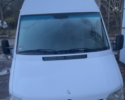 Білий Мерседес 220, об'ємом двигуна 2.1 л та пробігом 500 тис. км за 9200 $, фото 4 на Automoto.ua