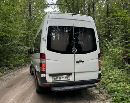 Белый Мерседес 220, объемом двигателя 2.1 л и пробегом 3 тыс. км за 9000 $, фото 1 на Automoto.ua