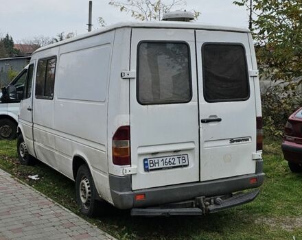 Белый Мерседес 220, объемом двигателя 2.9 л и пробегом 300 тыс. км за 2500 $, фото 1 на Automoto.ua