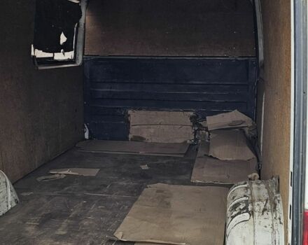 Белый Мерседес 220, объемом двигателя 2.9 л и пробегом 300 тыс. км за 2500 $, фото 3 на Automoto.ua