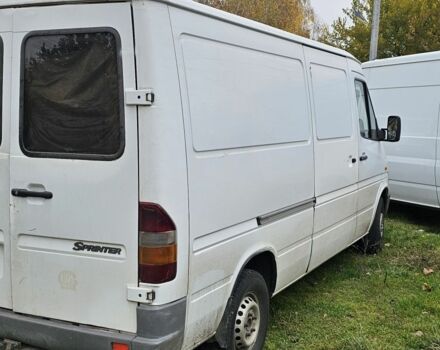 Белый Мерседес 220, объемом двигателя 2.9 л и пробегом 300 тыс. км за 2500 $, фото 2 на Automoto.ua