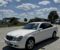Белый Мерседес 220, объемом двигателя 2.1 л и пробегом 344 тыс. км за 6000 $, фото 1 на Automoto.ua