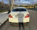 Белый Мерседес 220, объемом двигателя 3.5 л и пробегом 247 тыс. км за 9999 $, фото 1 на Automoto.ua