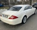 Белый Мерседес 220, объемом двигателя 3.5 л и пробегом 247 тыс. км за 9999 $, фото 6 на Automoto.ua