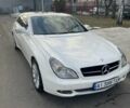 Белый Мерседес 220, объемом двигателя 3.5 л и пробегом 247 тыс. км за 9999 $, фото 7 на Automoto.ua
