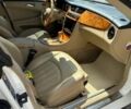Белый Мерседес 220, объемом двигателя 3.5 л и пробегом 247 тыс. км за 9999 $, фото 8 на Automoto.ua