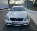 Белый Мерседес 220, объемом двигателя 3.5 л и пробегом 247 тыс. км за 9999 $, фото 1 на Automoto.ua