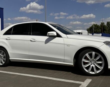 Белый Мерседес 220, объемом двигателя 2.1 л и пробегом 213 тыс. км за 7499 $, фото 7 на Automoto.ua