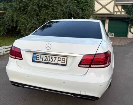 Білий Мерседес 220, об'ємом двигуна 2.1 л та пробігом 274 тис. км за 17500 $, фото 3 на Automoto.ua