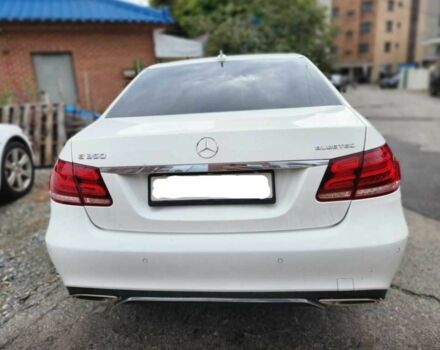 Білий Мерседес 220, об'ємом двигуна 2.1 л та пробігом 150 тис. км за 15300 $, фото 3 на Automoto.ua