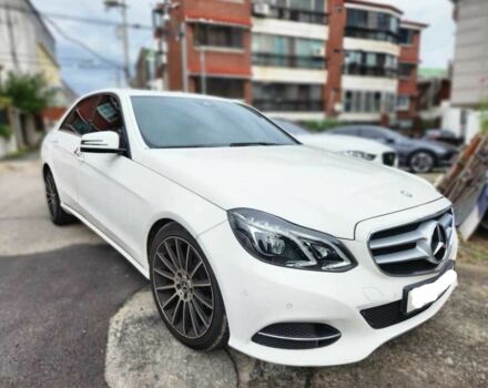 Білий Мерседес 220, об'ємом двигуна 2.1 л та пробігом 150 тис. км за 15300 $, фото 2 на Automoto.ua