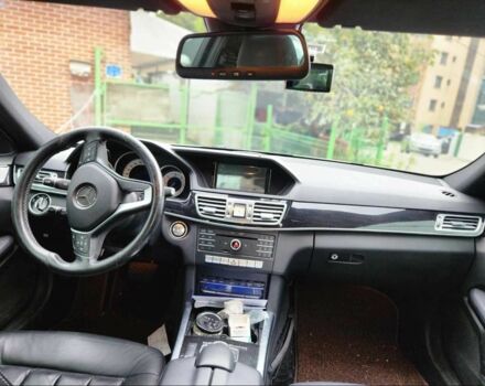 Білий Мерседес 220, об'ємом двигуна 2.1 л та пробігом 150 тис. км за 15300 $, фото 5 на Automoto.ua