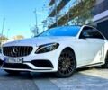 Білий Мерседес 220, об'ємом двигуна 2.1 л та пробігом 240 тис. км за 24568 $, фото 1 на Automoto.ua