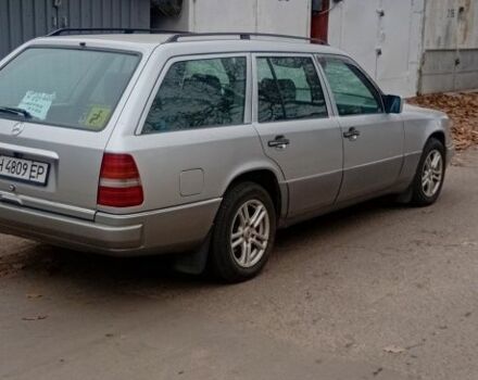 Белый Мерседес 220, объемом двигателя 2.2 л и пробегом 500 тыс. км за 3750 $, фото 6 на Automoto.ua