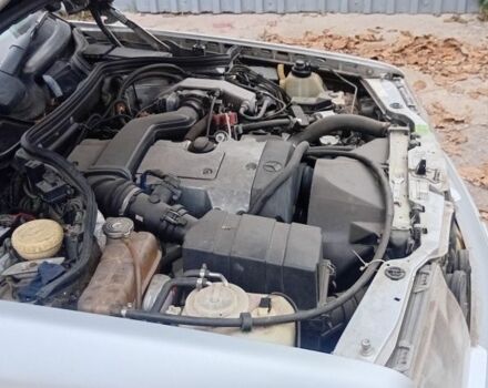 Белый Мерседес 220, объемом двигателя 2.2 л и пробегом 500 тыс. км за 3750 $, фото 16 на Automoto.ua