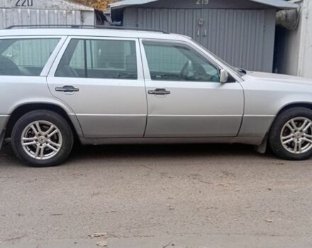 Белый Мерседес 220, объемом двигателя 2.2 л и пробегом 500 тыс. км за 3750 $, фото 12 на Automoto.ua