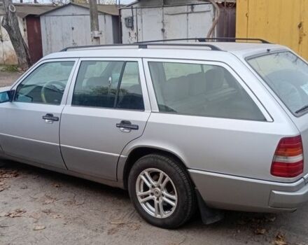 Белый Мерседес 220, объемом двигателя 2.2 л и пробегом 500 тыс. км за 3750 $, фото 7 на Automoto.ua