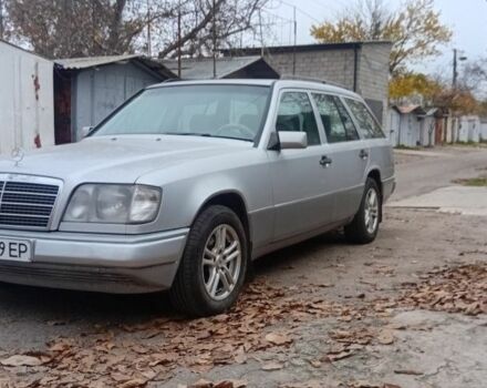 Белый Мерседес 220, объемом двигателя 2.2 л и пробегом 500 тыс. км за 3750 $, фото 19 на Automoto.ua