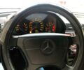Белый Мерседес 220, объемом двигателя 2.2 л и пробегом 346 тыс. км за 4100 $, фото 1 на Automoto.ua