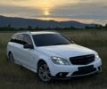 Білий Мерседес 220, об'ємом двигуна 2.1 л та пробігом 304 тис. км за 8800 $, фото 1 на Automoto.ua