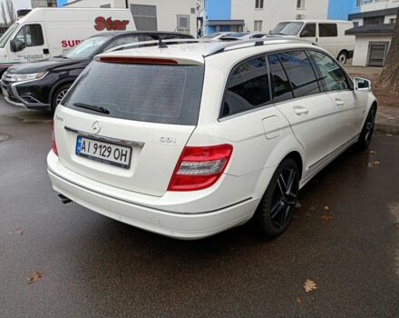 Белый Мерседес 220, объемом двигателя 2.1 л и пробегом 360 тыс. км за 9300 $, фото 3 на Automoto.ua