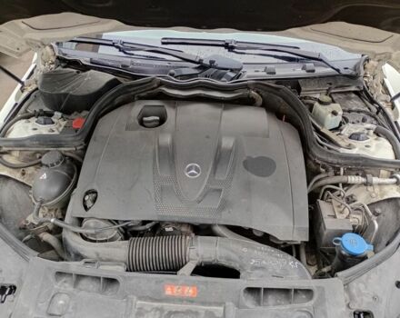 Белый Мерседес 220, объемом двигателя 2.1 л и пробегом 360 тыс. км за 9300 $, фото 10 на Automoto.ua