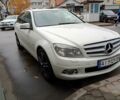 Белый Мерседес 220, объемом двигателя 2.1 л и пробегом 360 тыс. км за 9300 $, фото 1 на Automoto.ua