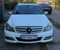 Білий Мерседес 220, об'ємом двигуна 2.1 л та пробігом 290 тис. км за 12536 $, фото 1 на Automoto.ua