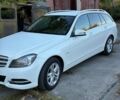 Білий Мерседес 220, об'ємом двигуна 2.1 л та пробігом 290 тис. км за 12536 $, фото 1 на Automoto.ua