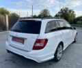 Белый Мерседес 220, объемом двигателя 2.2 л и пробегом 241 тыс. км за 10700 $, фото 2 на Automoto.ua
