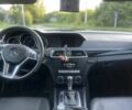 Белый Мерседес 220, объемом двигателя 2.2 л и пробегом 241 тыс. км за 10700 $, фото 16 на Automoto.ua