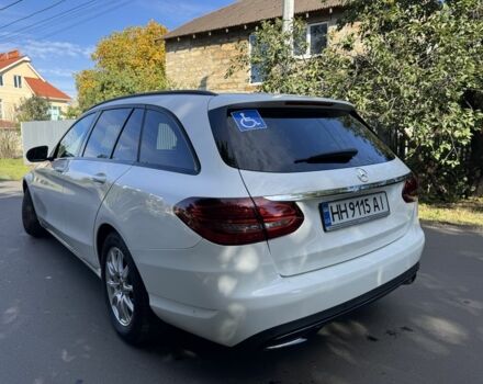 Белый Мерседес 220, объемом двигателя 2 л и пробегом 144 тыс. км за 28900 $, фото 15 на Automoto.ua