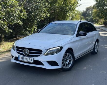 Белый Мерседес 220, объемом двигателя 2 л и пробегом 144 тыс. км за 28900 $, фото 8 на Automoto.ua