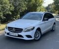 Белый Мерседес 220, объемом двигателя 2 л и пробегом 144 тыс. км за 28900 $, фото 8 на Automoto.ua