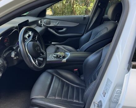 Белый Мерседес 220, объемом двигателя 2 л и пробегом 144 тыс. км за 28900 $, фото 12 на Automoto.ua